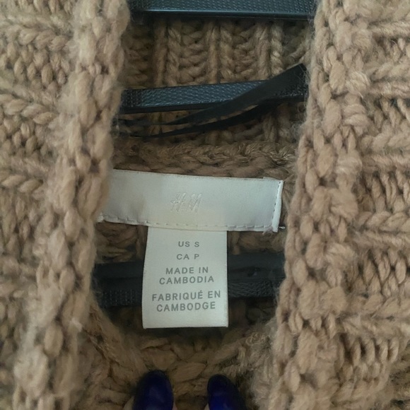 H&M knit sweater - Picture 2 of 4